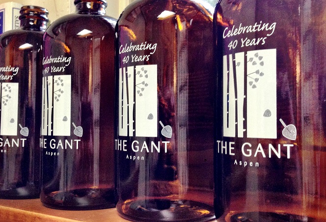 Aspen Brewing Co. & The Gant partnered to create this 32 oz. growler