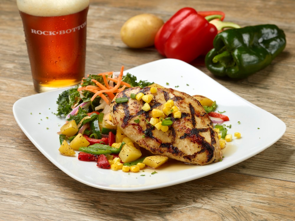 GRILLED BEER-GLAZED CHICKEN (570 CAL) Grilled chicken breast over roasted potatoes and sautéed peppers & onions, topped with corn and green onions. served with apple & kale coleslaw.
